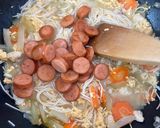Foto langkah ke 6 dari resep Easy Cooking: Chicken and Sausage Meesoa (Misua Ayam Dan Sosis).
