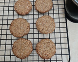 Foto del paso 4 de la receta: Galletitas dulces de quinoa en hojuelas 🌱 sin balanza ⚖ a cucharadas 🥄 MUY fáciles y rápidas