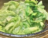 汆燙卷心生菜(結球萵苣)的食譜步驟1照片
