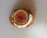 Foto del passaggio 7 della ricetta Crostini abbrustoliti con fichi e ricotta fatta in casa, ricetta del riciclo 🌷