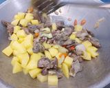 Foto langkah ke 4 dari resep Sambal Goreng Kecap Ati Kentang.