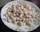A picture of step 1 of Roasted Makhana (Lotus Seeds).