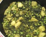 A picture of step 1 of Spinach, peas and potato paratha.
