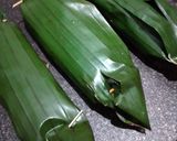 Foto langkah ke 6 dari resep Nasi Bakar Tuna Pedas.