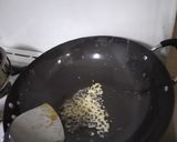 รูปขั้นตอนการทำที่ 3 ของ บวบผัดไข่