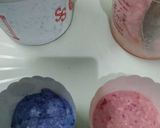 A picture of step 5 of Blue current and strawberry ice cream.