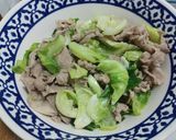 รูปขั้นตอนการทำที่ 4 ของ ผัดแขนงสันคอหมูสไลซ์
