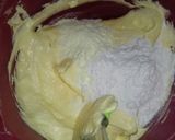 Foto langkah ke 3 dari resep Cashew Choco-Cheese Thumb Print.