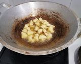 Foto langkah ke 2 dari resep Krengsengan telur puyuh & kentang.