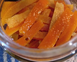 Foto del paso 6 de la receta: Piel de naranja confitada en almíbar