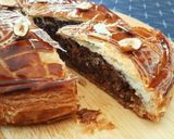 Une image de l'étape 56 de Galette des rois à la crème d'amande croquante et au praliné.