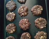Foto langkah ke 5 dari resep Oat Choco Cookies no Oven (Less Sweet Cookies).