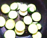 櫛瓜炒鮑魚菇的食譜步驟3照片