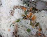 A picture of step 5 of Restaurant style egg fried rice.