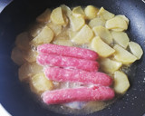 Foto del paso 1 de la receta: Salchichas frescas al vino con patatas en su salsa