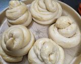 Foto del paso 12 de la receta: Pancitos con crema en forma de torres