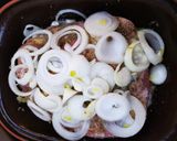 Borsos-fokhagymás kéregben sült lapocka savanyú káposzta ágyon recept fázis 5 fotója