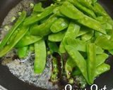 A picture of step 2 of Snow Peas Stir Fry.