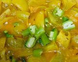 हरा टमाटर की खट्टी मीठी सब्जी (green tomoto sweet & sour sabji recipe in Hindi) रेसिपी चरण 2 फोटो