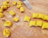 Foto del passaggio 4 della ricetta Gnocchi di zucca all'acqua