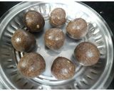 A picture of step 6 of Ragi ladoo.