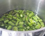 A picture of step 1 of Summer spaghetti with asparagus and crispy ham.