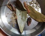 कोळंबी बिर्याणी (kolambi biryani recipe in marathi) रेसिपी स्टेप 2 फोटो