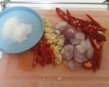 Foto langkah ke 2 dari resep Tumis jagung pare pedas.