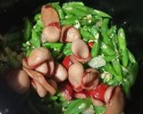 Foto langkah ke 4 dari resep Orak-arik Buncis Sosis.