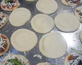 صورة لخطوة 7 من وصفة فطائر البيتزا