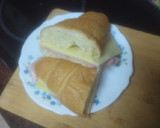 Foto del paso 1 de la receta: Croissant mixto frío de jamón cocido y queso