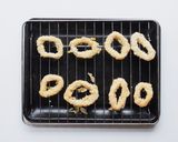 酥脆魷魚圈配餃子皮小吃（影音食谱）的食譜步驟1照片