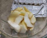 A picture of step 1 of Apple 🍎 n pear 🍐 Milkshake 🥛.