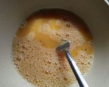 Gambar langkah 2 resipi Scrambled Eggs Mudah.