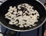 Foto del paso 1 de la receta: Tartaletas de zapallito y pollo