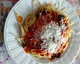 Φωτογραφία βήματος 3 της συνταγής Spaghetti με σάλτσα ντομάτας - ελιάς και σταφίδας