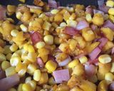 Foto del paso 2 de la receta: Huevos samba (tocineta, maicitos y plátano maduro)