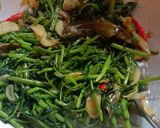 Foto langkah ke 4 dari resep Tumis Kangkung.