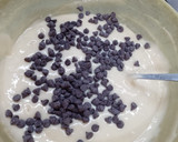 Foto del paso 4 de la receta: Budín de Vainilla con Chips de Chocolate