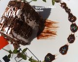 A picture of step 14 of Chocolate cake with whip cream.