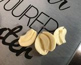 Une image de l'étape 3 de Côtes de porc aux tomates, ail rose et fanes de navets.