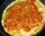 Foto del paso 4 de la receta: Tortilla de patata rellena de tomate natural 👌