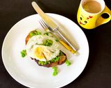 A picture of step 4 of Poached egg on crushed peas.