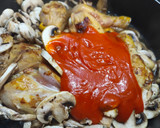 Foto del paso 2 de la receta: Jamoncito de pollo en salsa con champiñones