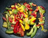 Foto del paso 2 de la receta: Pollo a la cerveza con verduras (sin horno)