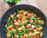 Foto langkah ke 3 dari resep Tumis Putren Kacang Udang.