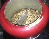 A picture of step 2 of Amritsari chole.