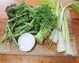 Foto del paso 1 de la receta: Crema (sin crema) de verduras sorpresa