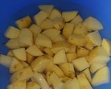 A picture of step 1 of Aloo saim phali.
