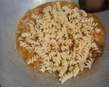 Foto langkah ke 7 dari resep Makaroni Tumis Ayam Bombay.
